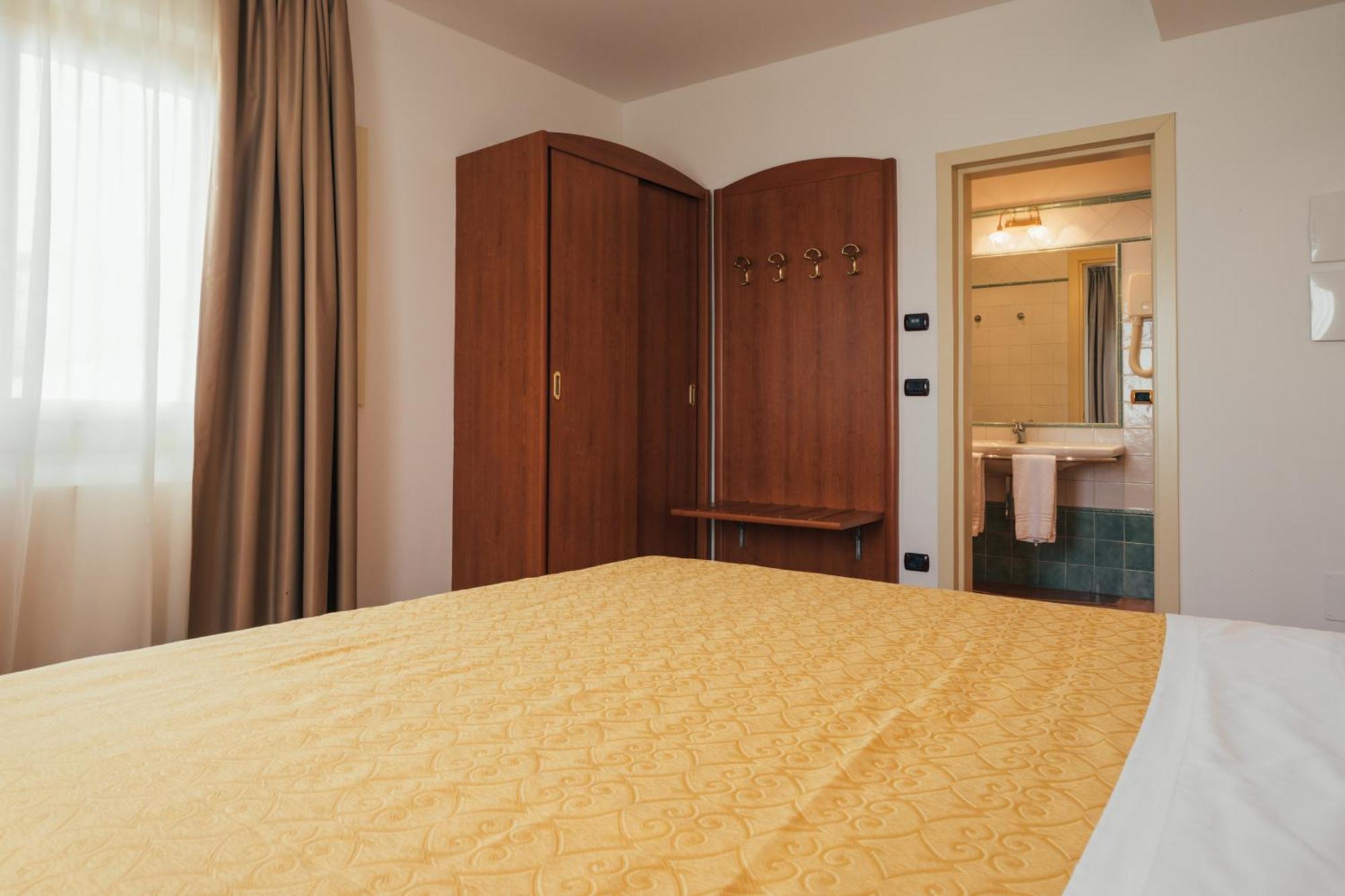 Albergo Cane Dozza Extérieur photo