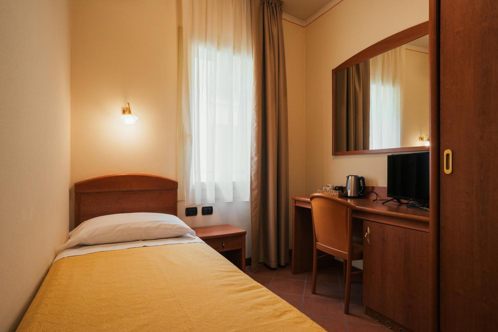 Albergo Cane Dozza Extérieur photo